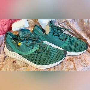 New Balance women’s 9.5 or men’s 8 sneakers